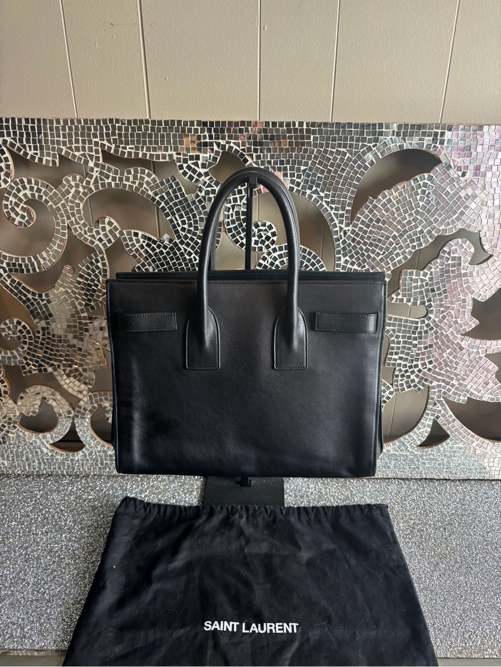 ⭐️Yves Saint Laurent Black Leather Sac De Jour Handbag with Authentication⭐️ - Picture 9 of 15
